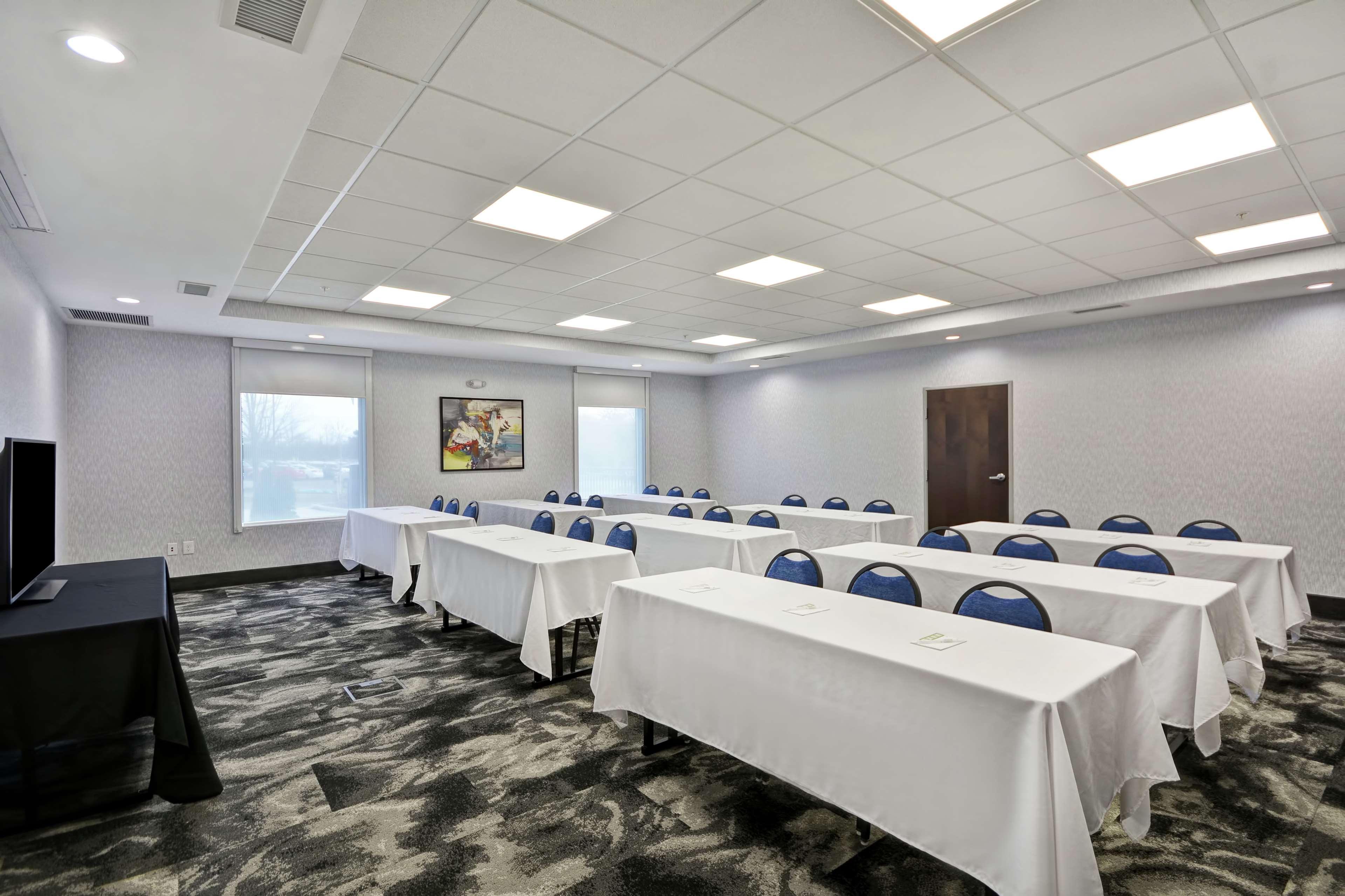 Home2 Suites By Hilton Grand Rapids North Walker Екстериор снимка