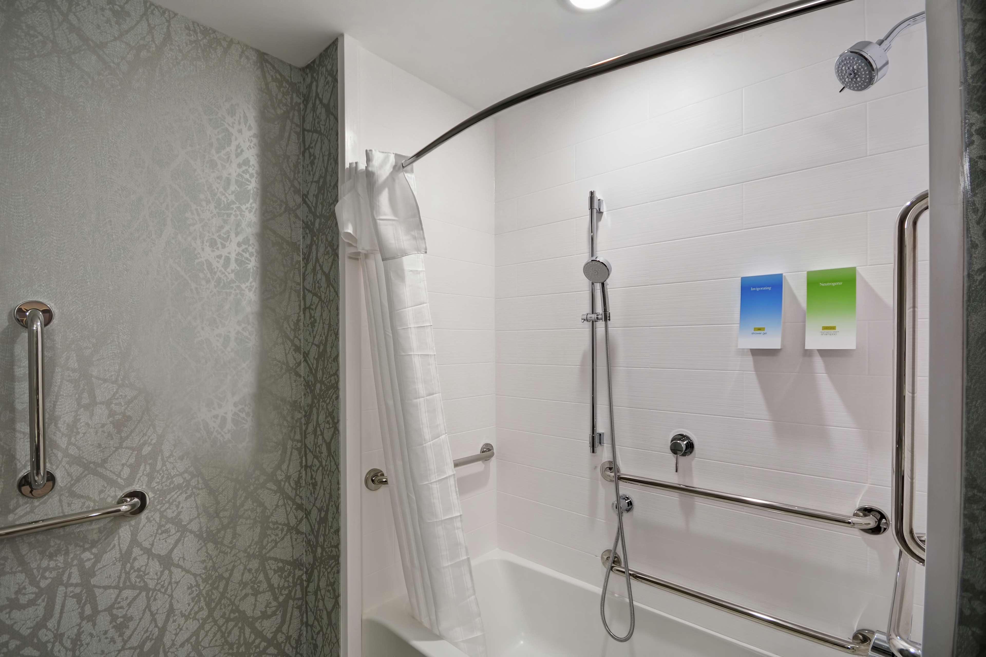 Home2 Suites By Hilton Grand Rapids North Walker Екстериор снимка