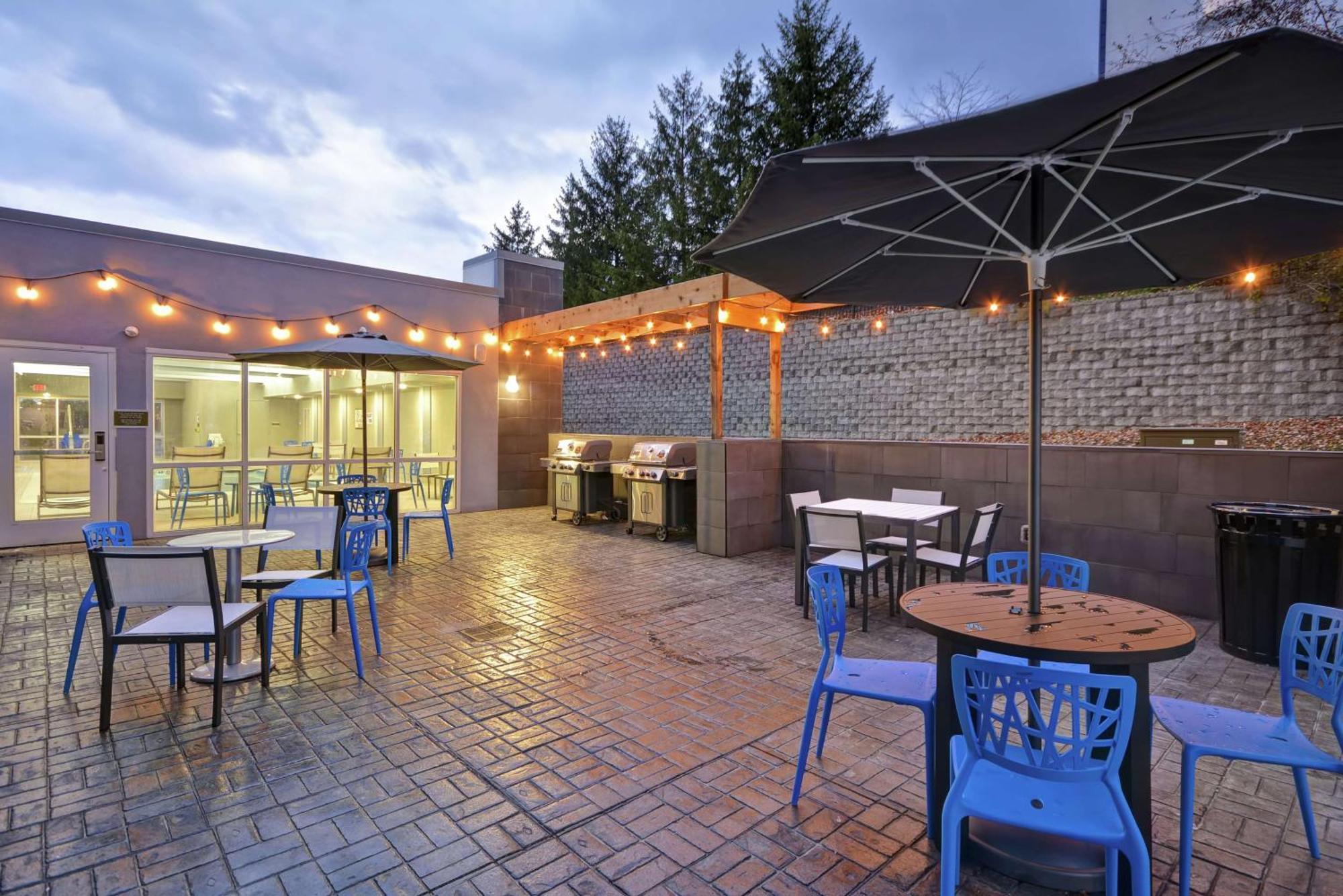 Home2 Suites By Hilton Grand Rapids North Walker Екстериор снимка